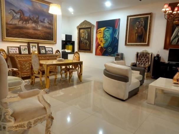 Villa Chacha At Macarena, Megamendung 외부 사진