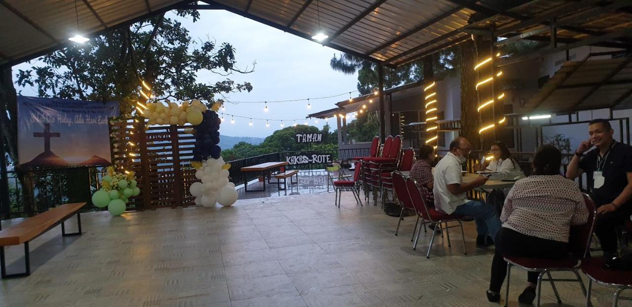 Villa Chacha At Macarena, Megamendung 외부 사진