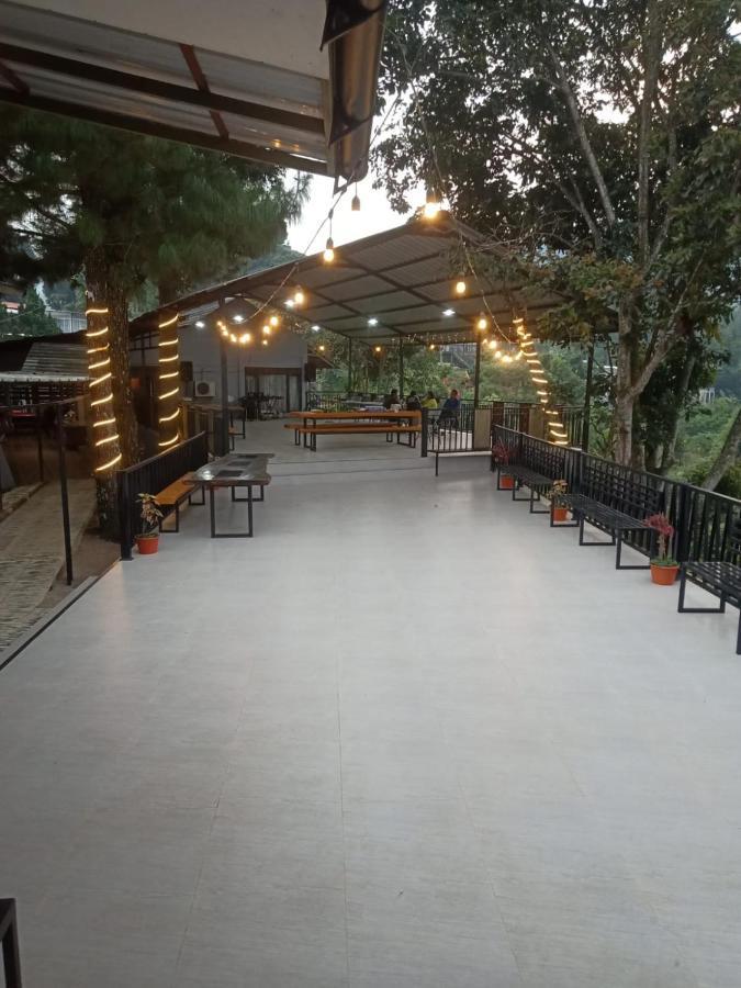 Villa Chacha At Macarena, Megamendung 외부 사진