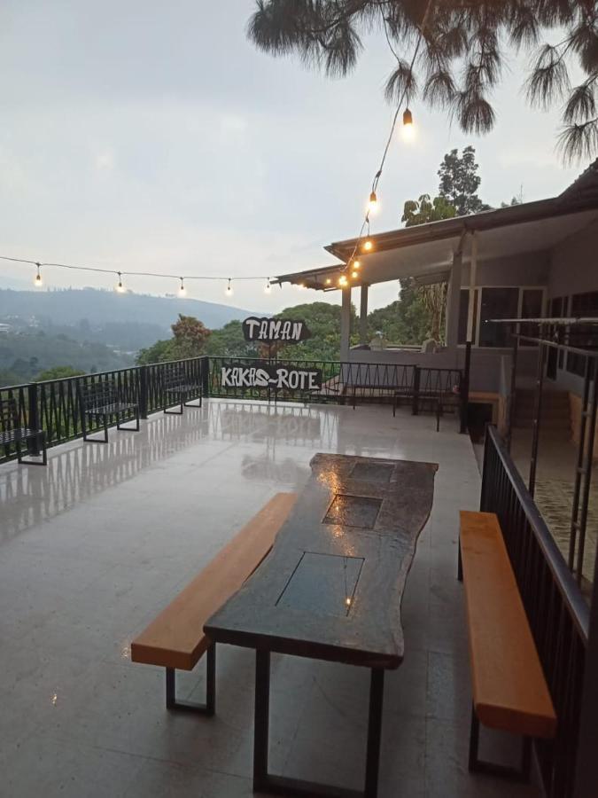 Villa Chacha At Macarena, Megamendung 외부 사진